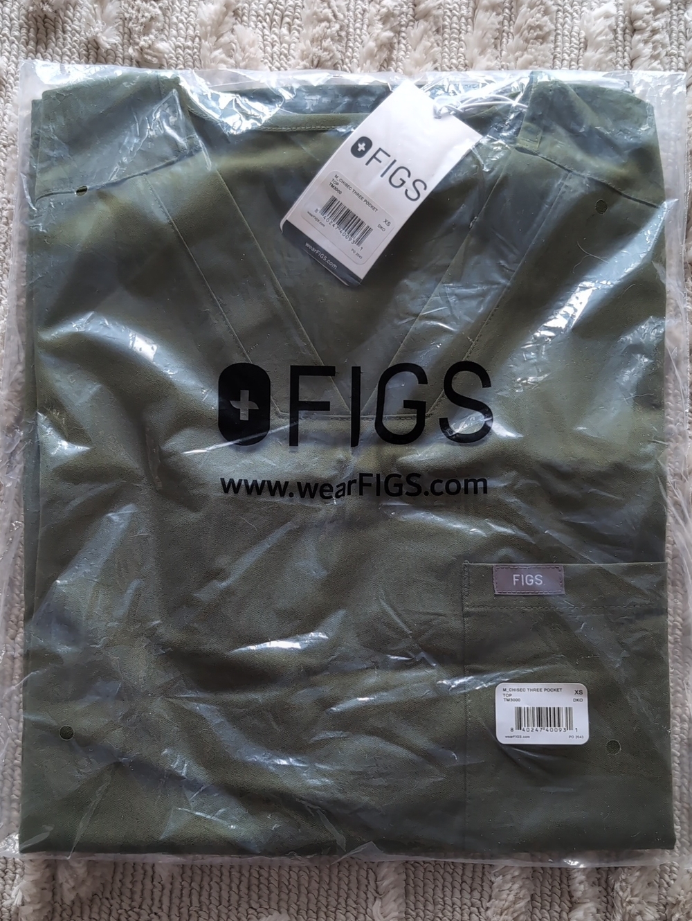BNWT FIGS Men’s Dark Olive Chisec 3 Pocket Scrub Top Size XS